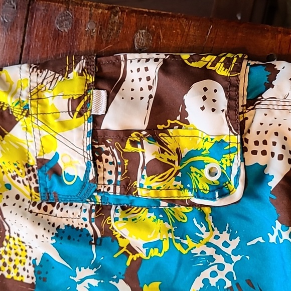 Like new 5 pocket men's shorts/ swim trunks. Mesh interior. - Picture 2 of 12